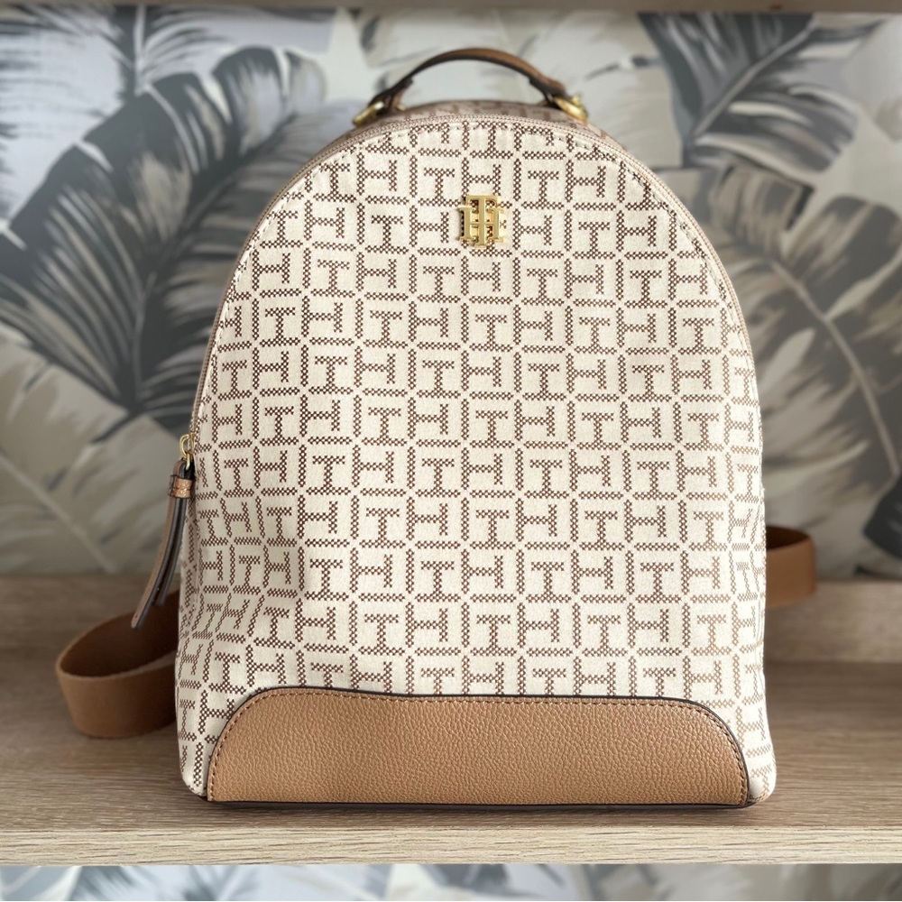 Tommy Hilfiger Cream and Tan Backpack NWT - Picture 3 of 16